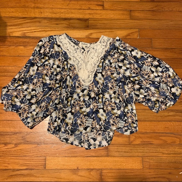 Listicle floral top - Picture 1 of 5